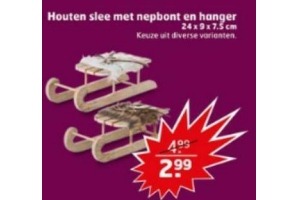 houten slee met nepbont en hanger