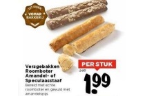 versgebakken roomboter amandel of speculaasstaaf