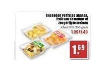 gesneden volfrisse ananas fruit van de natuur of zongerijpte meloen