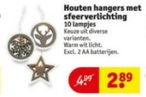 houten hangers met sfeerverlichting