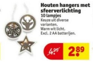 houten hangers met sfeerverlichting