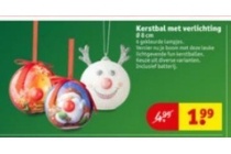 kerstbal met verlichting