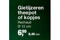 gietijzeren theepot of kopjes