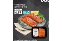 gemarineerde zalmfilet op huid