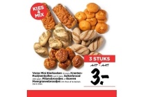 verse mini eierkoeken krenten rozijnbollen suikerbrood milanobroodjes of boerenmeergranenbroodjes