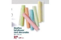 stoffen tafelloper met decoratie