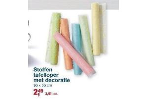 stoffen tafelloper met decoratie