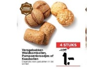 versgebakken waldkornbollen pompoenbroodjes of kaasbollen