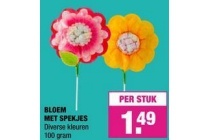 bloem met spekjes