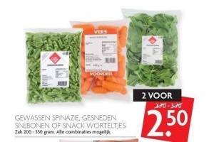 gewassen spinazie gesneden snijbonen of snack worteltjes