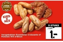 versgebakken roomboter croissantspistolets witbruinversgebakken roomboter croissants of pistolets wit of bruin