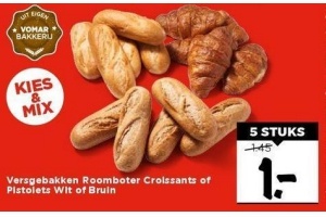 versgebakken roomboter croissantspistolets witbruinversgebakken roomboter croissants of pistolets wit of bruin