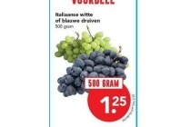 italiaanse witte of blauwe druiven