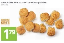 aambachtelijke witte sesam of zonnebloempit bollen