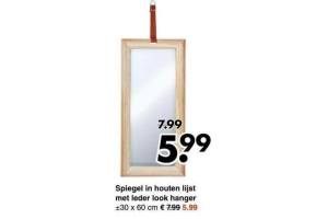 spiegel in houten lijst met leder look hanger