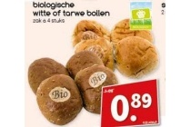 biologische witte of tarwe bollen