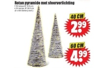 rotan pyramide met sfeerverlichting