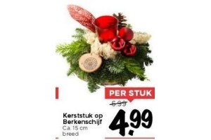 kerststuk op berkenschijf