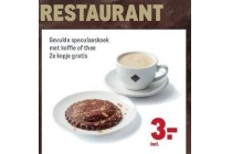 gevulde speculaaskoek met kopje koffie of thee