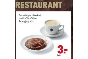 gevulde speculaaskoek met kopje koffie of thee