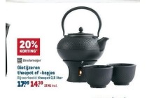 gietijzeren theepot of kopjes