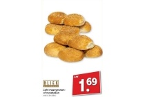 licht meergranen en maisbollen