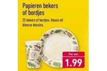 papieren bekers en bordjes