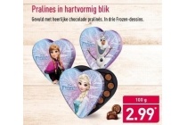 pralines in hartvormig blik