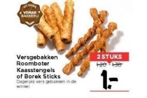 versgebakken roomboter kaasstengels of borek sticks