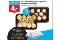 mini bladerdeeghapjes of gevulde kastanje champignons