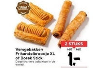 versgebakken frikandelbroodje xl of borek stick